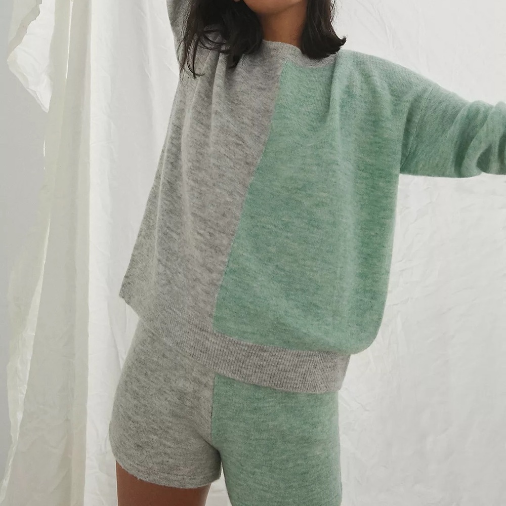 Cozy ANTHRO Lounge Set - Picture 2 of 8